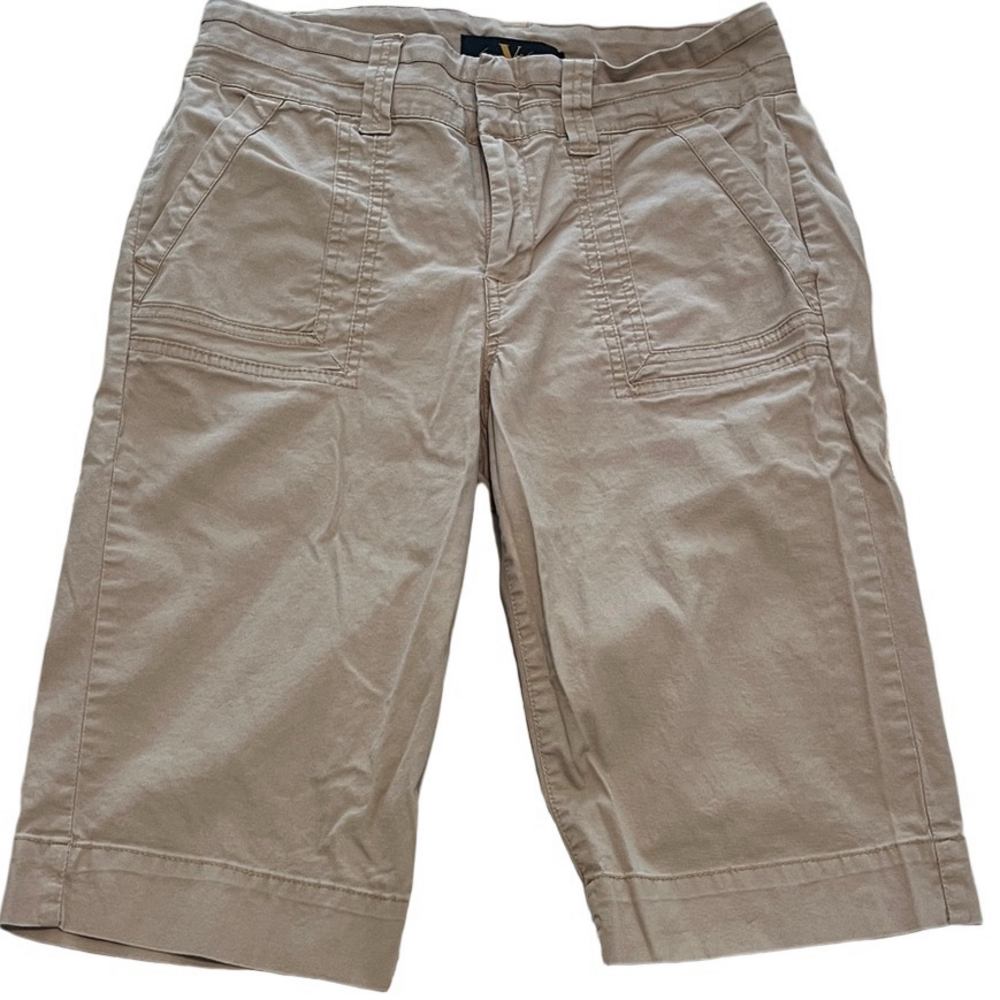 🏷 Gloria Vanderbilt Tan Bermuda Shorts